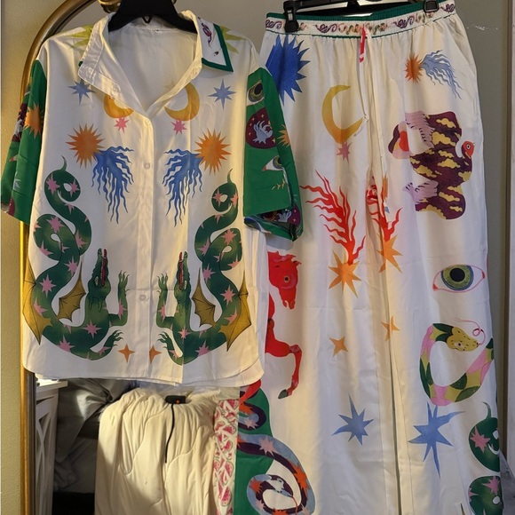Colorful Printed Women's 2 piece loungewear - Picture 3 of 5